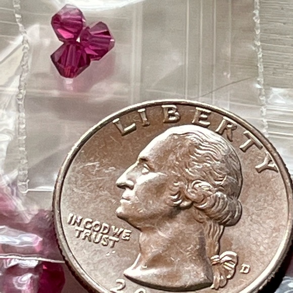 Assortment of fushia shades gemstone and glass beads - Picture 6 of 10